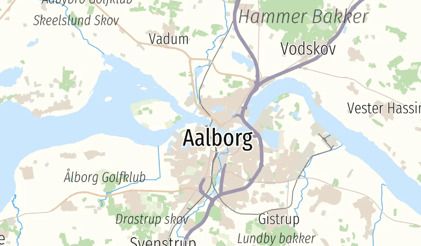 Karte von Aalborg, Dänemark Stadtkarte von Aalborg, Dänemark, mit hervorgehobenen Straßen, Flüssen und umliegenden Gebieten.