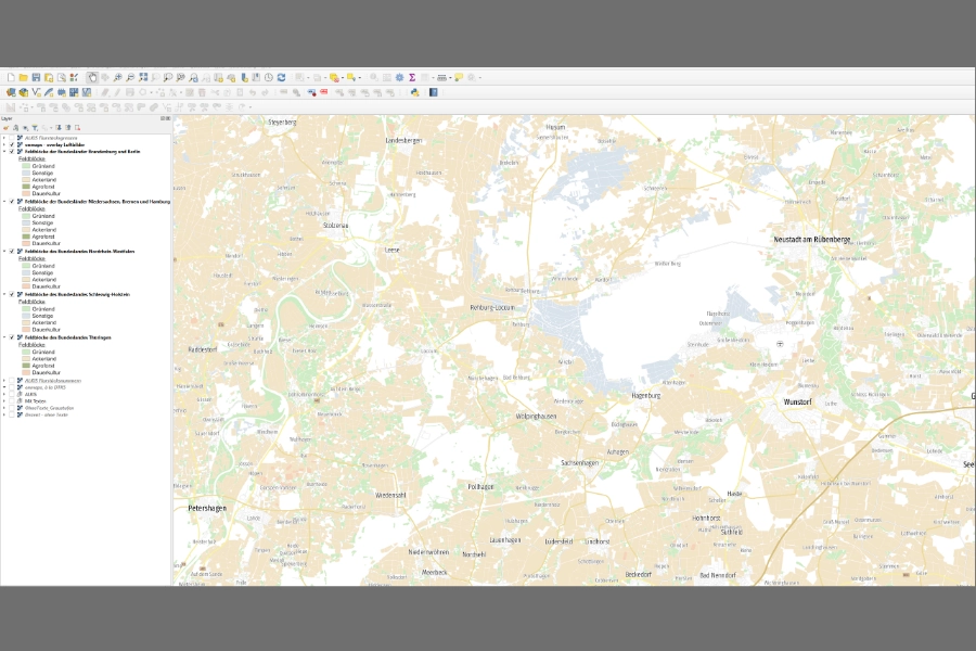 Feldblöcke in QGIS – Übersichtskarte mit farbiger Klassifizierung landwirtschaftlicher Flächen