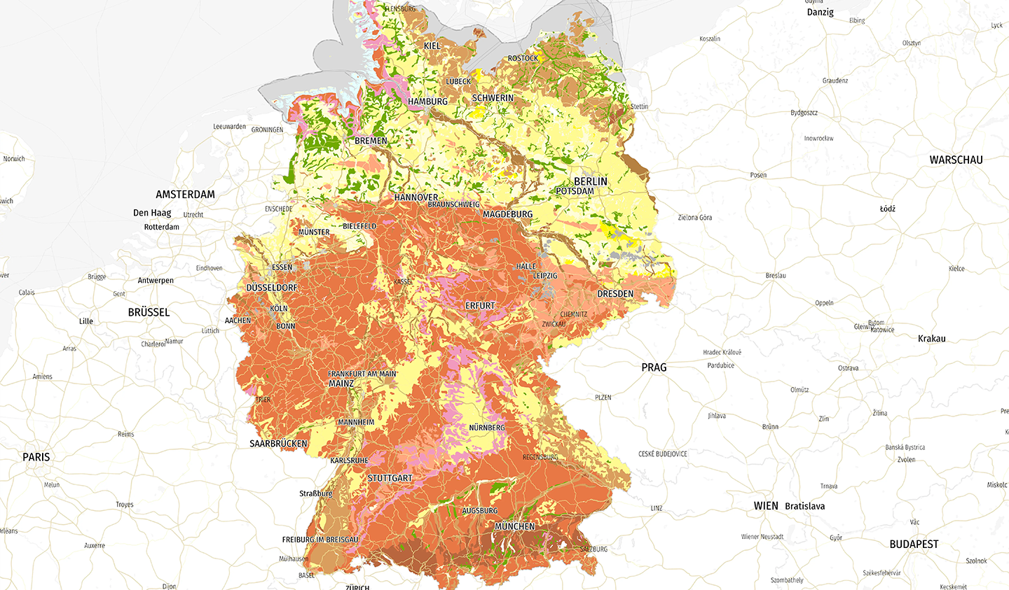 Bodenklassifikationskarte Deutschlands mit farbcodierten Bodentypen.