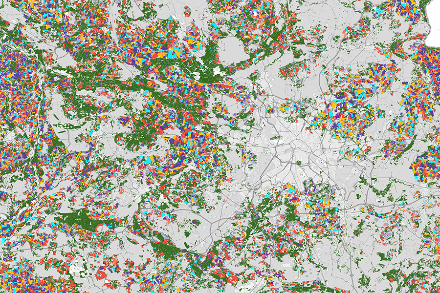 Übersichtskarte der Feldfruchtklassifikation in der Region Mecklenburgische Seenplatte mit deutlich sichtbaren Nutzungsgrenzen.