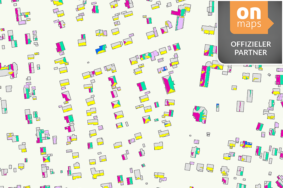 Karte mit markierten Dachflächen zur Photovoltaiknutzung – farblich kodiert nach Himmelsrichtung.