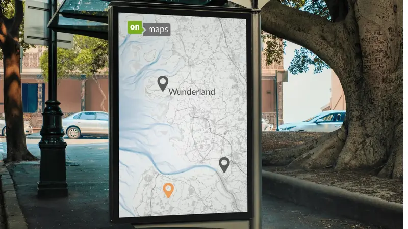 Stadtplakat mit Kartenmotiv an einer Bushaltestelle im urbanen Umfeld