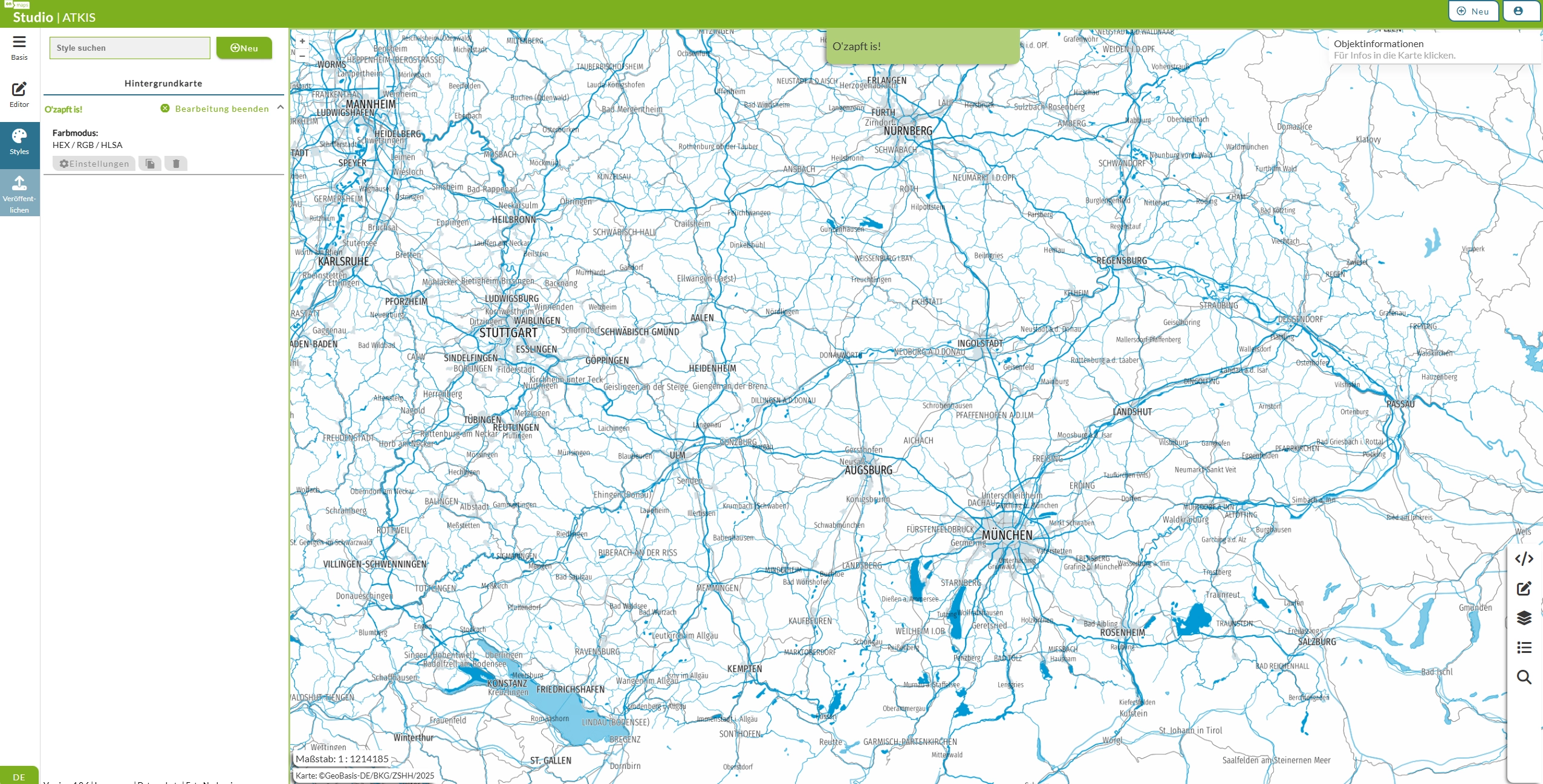 Benutzeroberfläche von onmapsStudio mit einer blau-weißen ATKIS-Karte im Oktoberfest-Stil – benutzerdefiniertes Kartenstyling aktiv